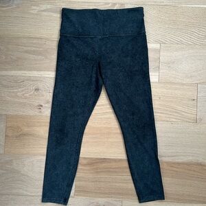 Athlete -  305922 Women’s Chaturanga Crop Leggings Medium Grayish/Black Pattern